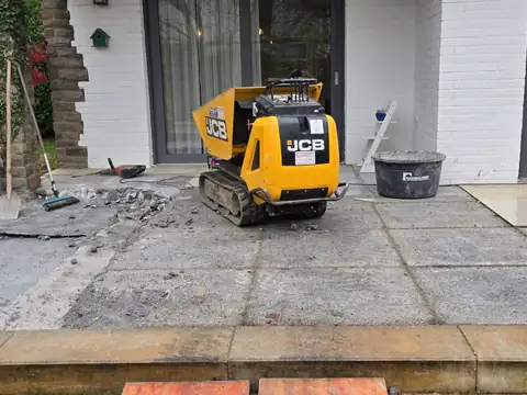 Terrassenbau mit Minidumper