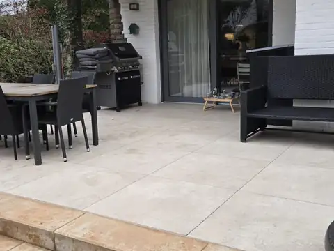 Fertige Terrasse mit Sitzgruppe