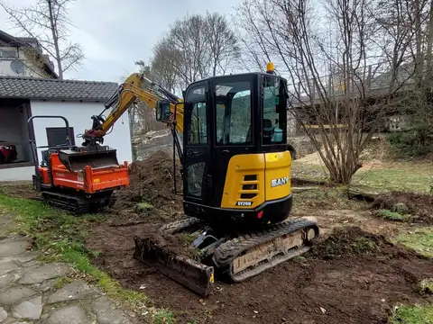 Baggerarbeiten im Garten