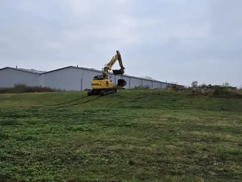 Erdarbeiten auf freier Fläche